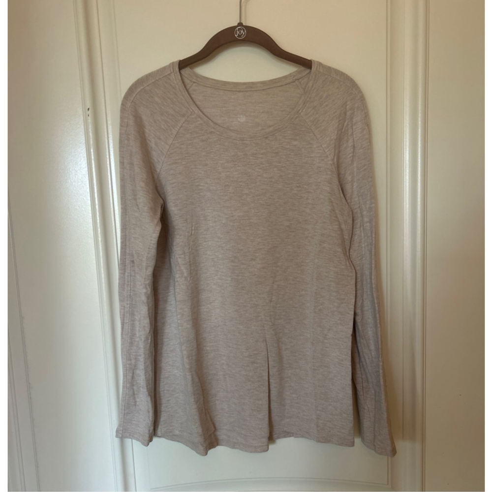 Women's Lululemon Long Sleeve Tee S Heather Beige, size 8